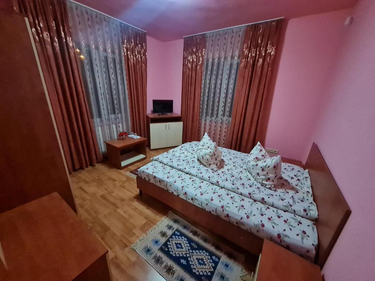 Pensiunea Sanziana Hotell Oradea Eksteriør bilde