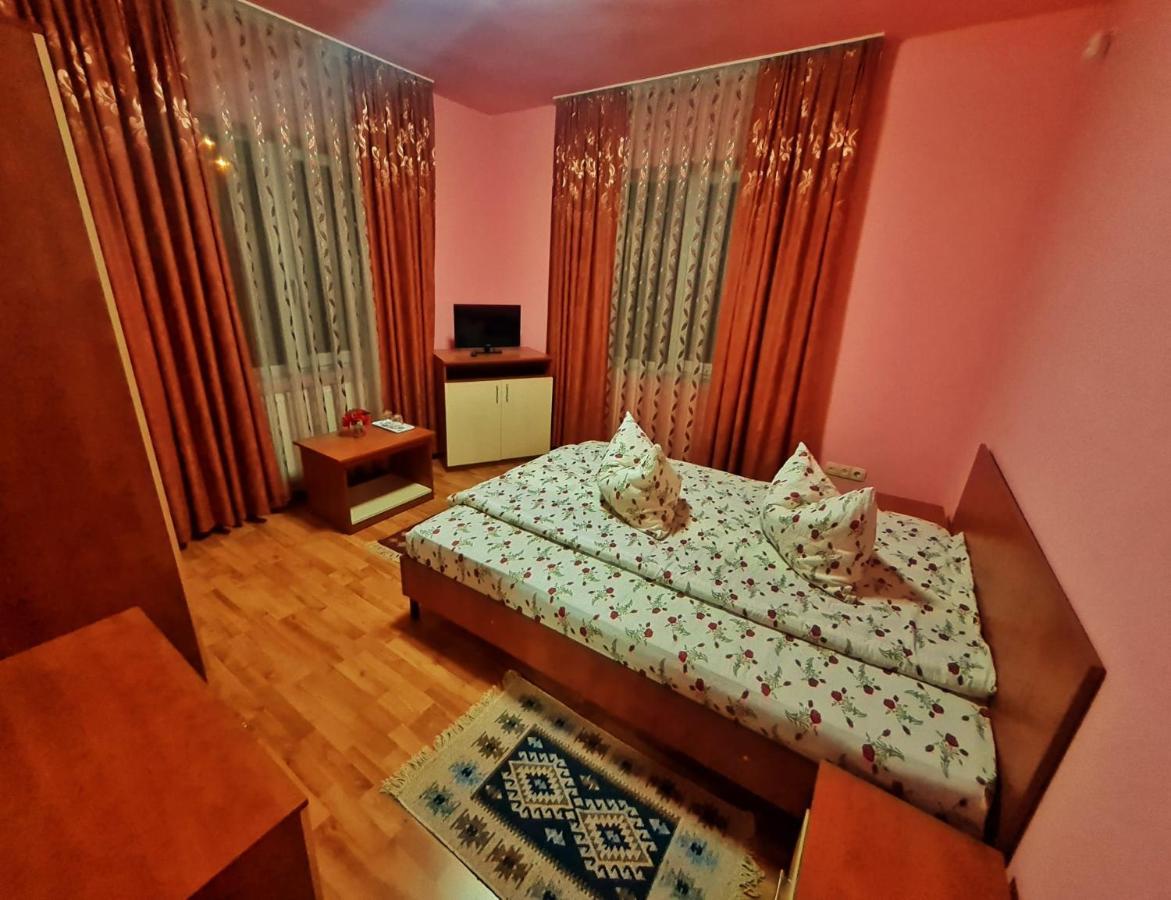 Pensiunea Sanziana Hotell Oradea Eksteriør bilde