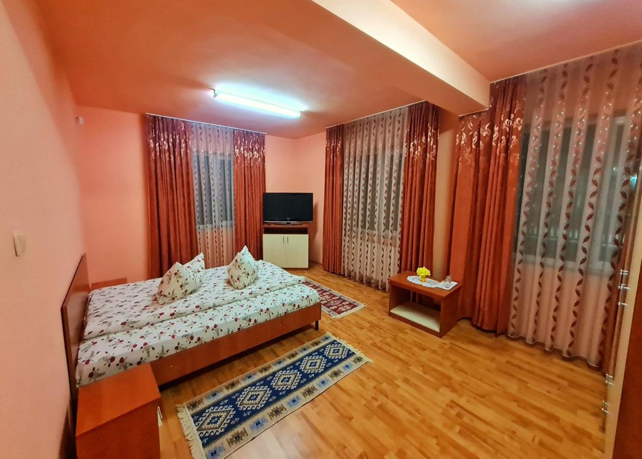 Pensiunea Sanziana Hotell Oradea Eksteriør bilde