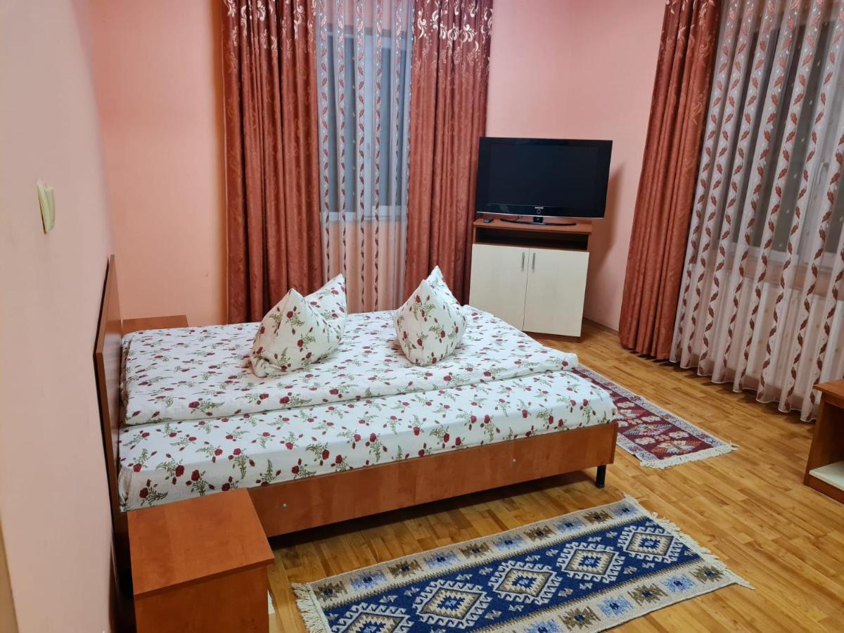 Pensiunea Sanziana Hotell Oradea Eksteriør bilde