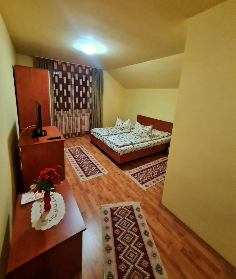 Pensiunea Sanziana Hotell Oradea Eksteriør bilde
