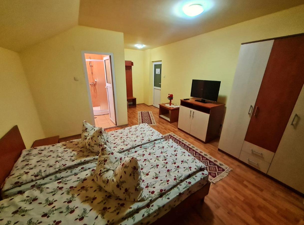 Pensiunea Sanziana Hotell Oradea Eksteriør bilde