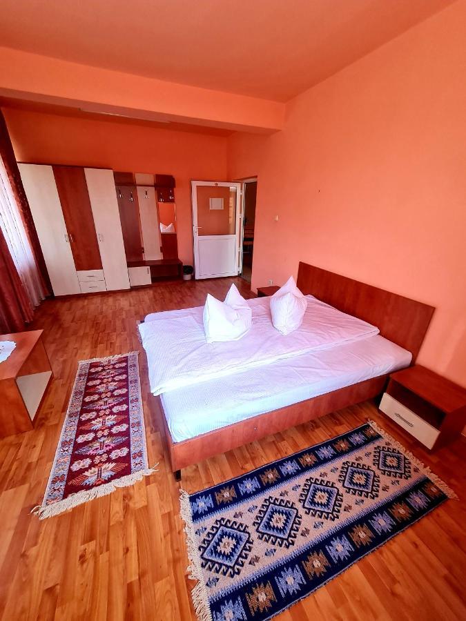 Pensiunea Sanziana Hotell Oradea Eksteriør bilde